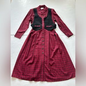 Vintage Expo Petite long dress size 10 
Made in USA
Faux vest